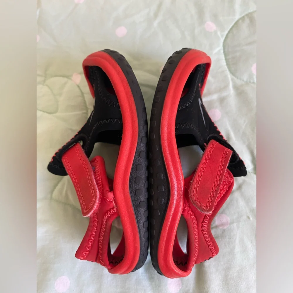 Nike Sunray Protect Black and Red Sandals Baby size 5